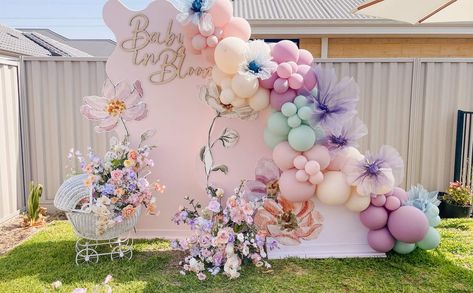 Baby in Bloom / Baby Shower "Baby in Bloom" | Catch My Party Pastel Baby Shower Ideas, Baby In Bloom Backdrop, Baby In Bloom Shower Ideas, Butterfly Fairy Party, Baby Shower Baby In Bloom, Gender Reveal Baby Shower Themes, Butterfly Party Decorations, Fairy Baby Showers, Flower Birthday Party