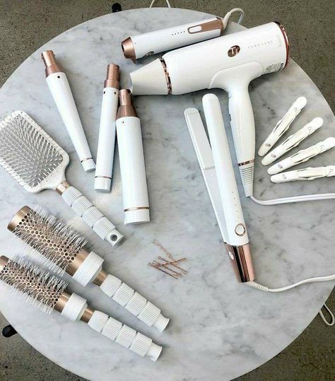 Life Of A Hairstylist, Hairstylist Products, Hair Tools Aesthetic, Hairstyling Tools, Hair Dryer Set, Penyimpanan Makeup, Hair Care Kit, Hair Tool Set, Kuas Makeup