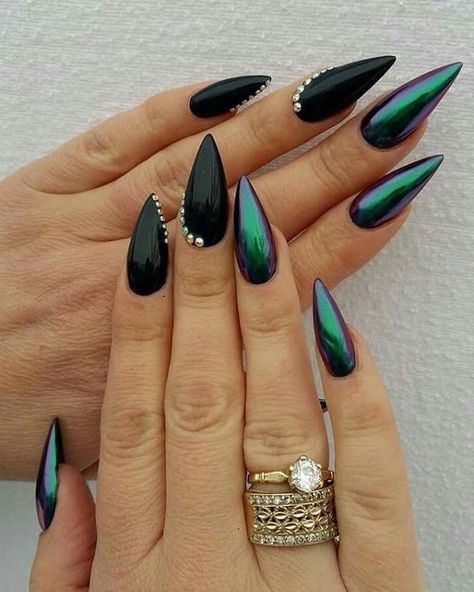 stiletto-nails-nail-color-ideas-black-green-chrom-nail-polish-crystals-diamond-golden-rings Black And Green Nails, Black Stiletto Nails, Stiletto Nail Art, Green Nail Designs, Black Nail Art, Black Nail Polish, Nails Design With Rhinestones, Stiletto Nails Designs, Black Nail Designs