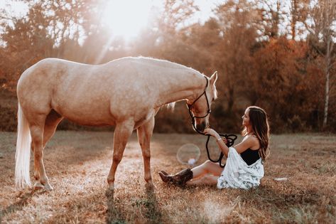 Horse Senior Photoshoot, Equine Portrait Photography, Cowgirl Pictures With Horse, Horse And Human Photography, Senior Photos Horse, Horse Senior Pictures Ideas, Western Senior Picture Ideas With Horses, Senior Picture With Horse, Senior Picture Ideas Horses