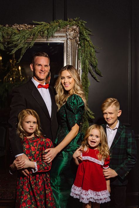 2019 Family Thrifted Christmas Photos - The Makerista Inside Christmas Photo Shoot Family, Outdoor Christmas Photoshoot Ideas Family, Christmas Picture Ideas For Family, Christmas Outfit Family, Thrifted Christmas, Family Christmas Pictures Outfits, Christmas Photos Outfits, Family Christmas Photos, Christmas Pictures Outfits