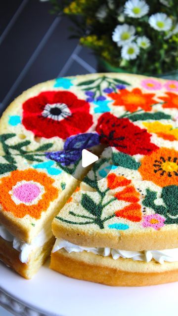 Embroidered Cake Design, #7 Cake, Easy Cakes That Look Impressive, Fruit Topping Cake, All Fruit Cake, Easy Impressive Cake Decoration, Decorating A Cake With Strawberries, Couples Cake Ideas, Decorated Sponge Cake