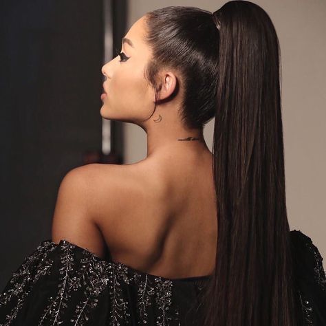 FAN PAGE on Instagram: “hiiii, how are y’all ? ❤️/ #arianagrande #ariana #grande” Ariana Grande Ponytail, Hair In A Ponytail, Ariana Grande Tattoo, Ariana Grande Hair, High Ponytail Hairstyles, Big Braids, Ariana Grande Style, Ariana Grande Photoshoot, A Ponytail