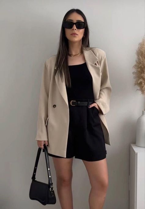 Nude Blazer Outfit, Tan Blazer Outfits Women, Outfit For Short Girl, Linen Blazer Outfit Women, Tan Blazer Outfits, Minimal Outfit Summer, Beige Blazer Outfit, Looks Com Short, Blazer E Short