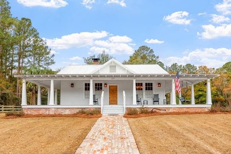 Georgia Farmhouse, 1900 Farmhouse, Beautiful Pond, Life Dreams, Brick Kitchen, Electric Gates, Cd Crafts, Gas Lanterns, Large Family Rooms