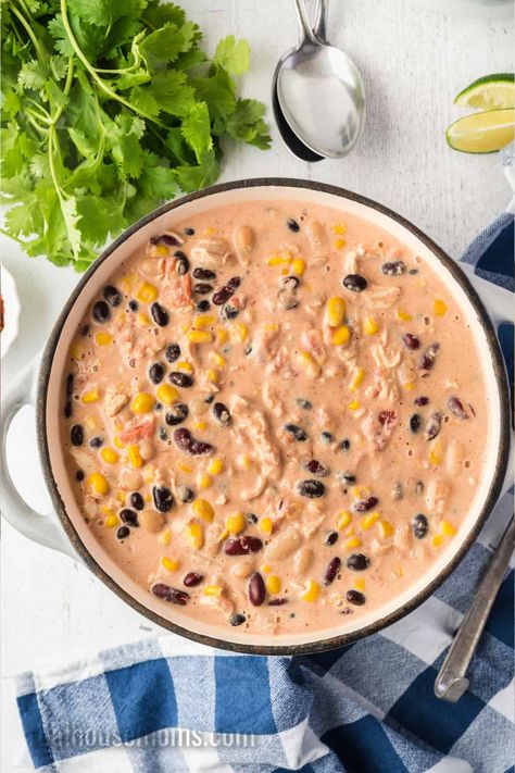 Chicken Chili Recipe Easy, Creamy Chicken Chili, Quick Family Meals, Fall Recipes Healthy, Chili Recipe Easy, Chicken Chili Recipe, Healthy Fall, Football Food, Chili Recipe