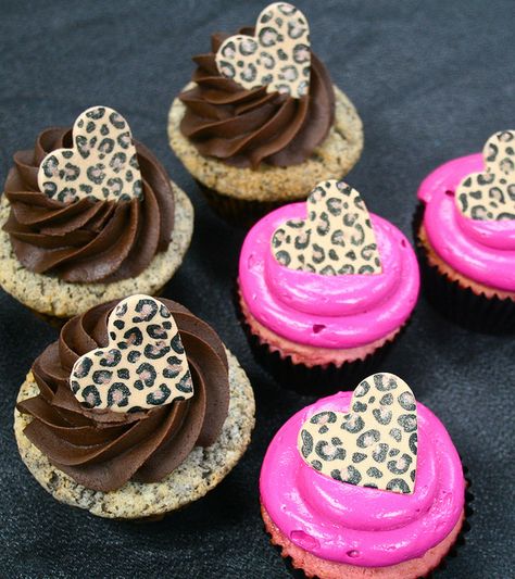 Leopard Print Cupcakes - Angelina picked these cupcakes for Nuthin party. I love them. I am going to do bright colors like the pink with different animal print candies on top! :) Cheetah Cupcakes, Leopard Print Cupcakes, Leopard Cupcakes, Animal Print Cupcakes, Leopard Birthday Parties, Cheetah Birthday Party, Leopard Cake, Cheetah Party, Cheetah Birthday