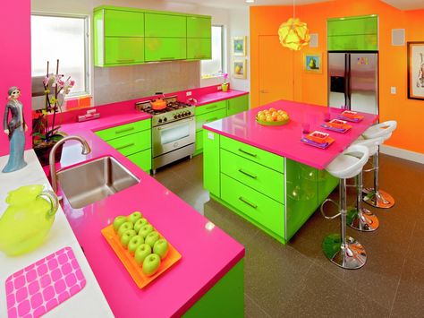 HGTV.com has inspirational pictures, ideas and expert tips to help you find out the best colors to paint your kitchen. Farmhouse Kitchen Colors, Kitchen Design Color, Casa Vintage, Kitchen Paint Colors, Pink Kitchen, Kitchen Pictures, Kitchen Color, Trendy Kitchen, Kitchen Paint