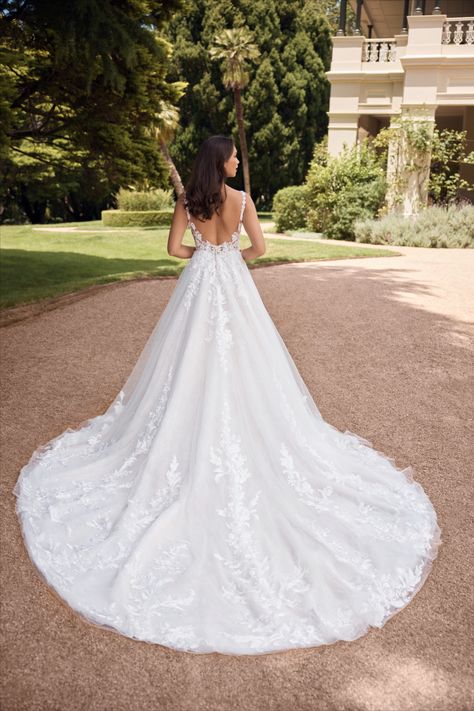 Beaded Ballgown Wedding Dress, Ideas Casamiento, Sophia Tolli Wedding Dresses, Wedding Dresses Lace Ballgown, Sophia Tolli, Dresses Romantic, Pretty Wedding Dresses, Winter Wonderland Wedding, Evening Dresses For Weddings