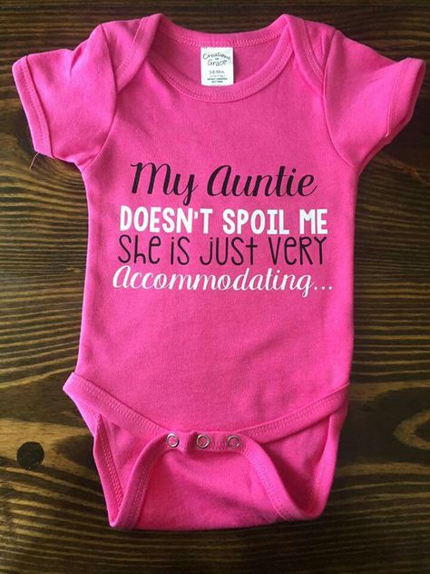 Aunt Onsies For Babies Girl, Aunt Stuff, Aunt Baby Clothes, Auntie Life, Auntie Quotes, Auntie Baby, Baby Aunt, Baby Niece, Cricut Baby