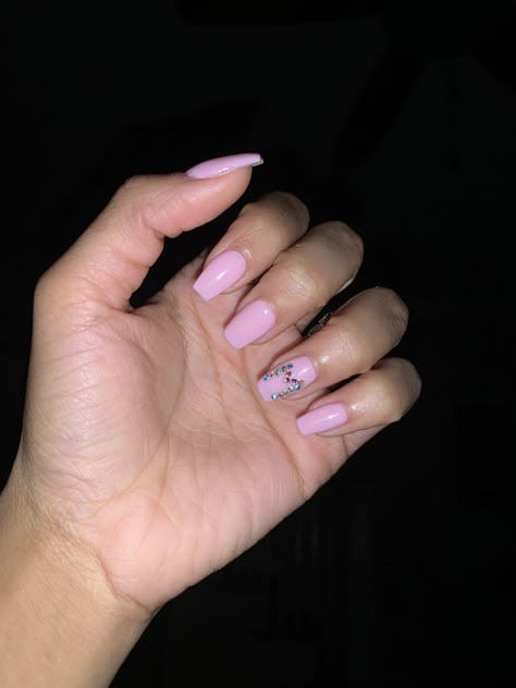 Nails With My Boyfriend Name, M Initial Nails Boyfriend, Nails With An M Initial, Name Initial Nails, Name Nails Boyfriend, Nail Initial Boyfriend, Nails With M Initials Acrylic, Baddie Nails With Initials, M Initial Nails