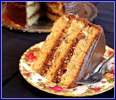 Sweet Tea and Cornbread: Old Fashioned Yellow Cake with Chocolate Icing! Cornbread Yellow Cake, Old Fashioned Yellow Cake, Yellow Cake With Chocolate Icing, Christmas Sweets Recipes, Caramel Pie, Classic Southern Recipes, Southern Cake, Chocolate Icing, Corn Bread Recipe