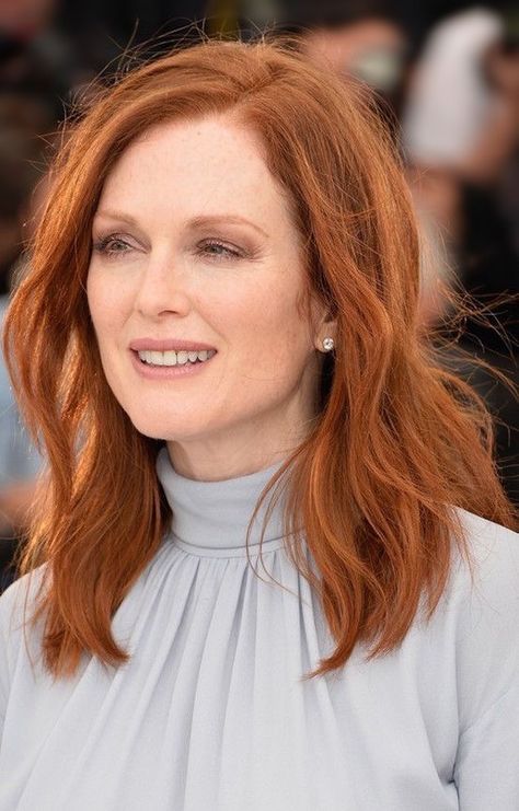 Beautiful Julianne Moore Julianne Moore Hair, Hairstyle For Women Over 50, Mode Over 50, Redhead Hairstyles, Corte Long Bob, Hairstyle For Women, Wavy Hairstyle, Wavy Hairstyles Medium, Long Haircuts