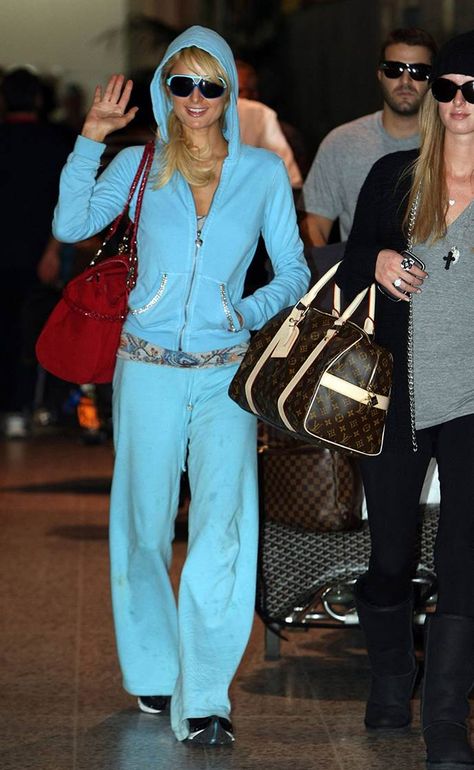 Paris Hilton Tracksuit, Paris Hilton Juicy Couture, 2000s Tracksuit, Outfit 2000, Paris Hilton Outfits, 2000s Juicy Couture, Paris Hilton Style, Juicy Tracksuit, Sweat Suits Women