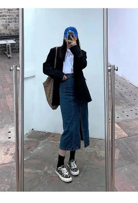 5 Feet Outfit, Denim Skirt Outfit Autumn, Denim Long Skirt Outfit, Skirt Outfit Denim, Denim Skirt Outfit Winter, How To Style A Denim Skirt, Outfit Denim Skirt, Skirt Outfit Winter, Summer Denim Skirt