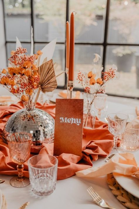 A 1970s-Inspired Wedding: A Guide to the Perfect Day Retro Wedding Theme, Retro Bridal Showers, Retro Bridal, Future Wedding Plans, Retro Wedding, Wedding Mood Board, Birthday Dinners, Wedding Mood, Disco Party