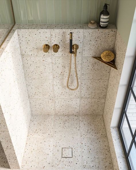 A combination of square beige terrazzo tiles with rectangular tea green ceramic tiles accentuates the crisp, vivid atmosphere of the interior. Thanks to this, the bathroom is an ideal place for refreshment of body and soul. Bathroom Interior Terrazzo, Hexagon And Square Tile Bathroom, Terrazzo Bathroom Floors, Terrazzo Tiles Bathroom Ideas, Terrazzo Bathroom Design Green, Terrazzo Tile Combination, Terazzo Floor Bathroom Ideas, Terrazzo Shower Room, Bathroom With Terrazzo Tiles