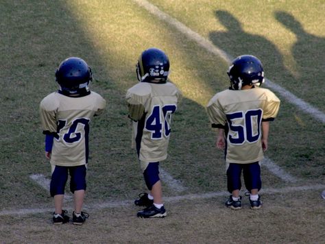 Q's dream team;) Girls Playing Football, Kids Playing Sports, Kids Playing Football, Howie Long, Peewee Football, Boys Play, American Football League, Football American, All American Boy