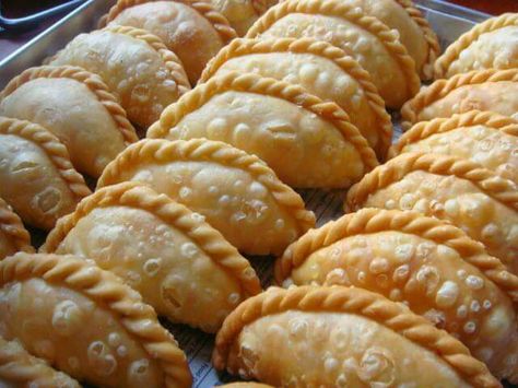 Curry Puff Recipe, Egg Tart Recipe, Indonesian Desserts, Puff Recipe, Bread Snacks, Jello Recipes, Traditional Cakes, Asian Desserts, Indonesian Food