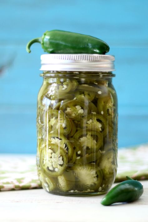 Jalapeno Sauce Recipe, Pickled Jalapeno Recipe, Pickled Jalapeno Peppers, Canned Jalapenos, Pickled Jalapenos, Easy Canning, Pickled Jalapeño, Jalapeno Sauce, Jalapeno Recipes