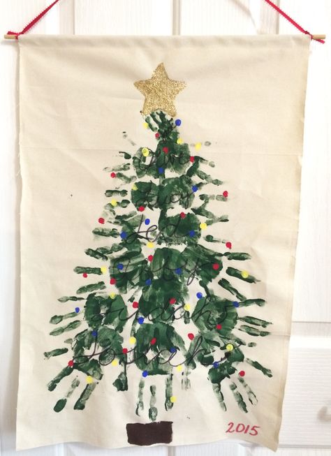 Handprint Christmas Towels, Christmas Tree Hands, Hand Christmas Crafts, Christmas Tree Handprint Art, Christmas Tree Hand Print, Christmas Gifts Toddlers Can Make, Sibling Crafts, Christmas Hand Prints, Gifts Toddlers Can Make