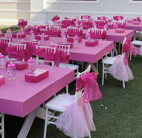 Barbie Theme Table Set Up, Barbie Graduation, Girls Barbie Birthday Party, Barbie Bday, Barbie Party Decorations, Barbie Theme Party, Barbie Car, Peach Party, Barbie Birthday Party