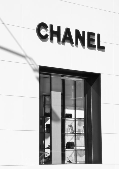 Photowall Ideas, Black And White Photo Wall, Bedroom Wall Collage, Black And White Picture Wall, Chanel Store, Store Window, Gray Aesthetic, Picture Collage Wall, Tapeta Pro Iphone