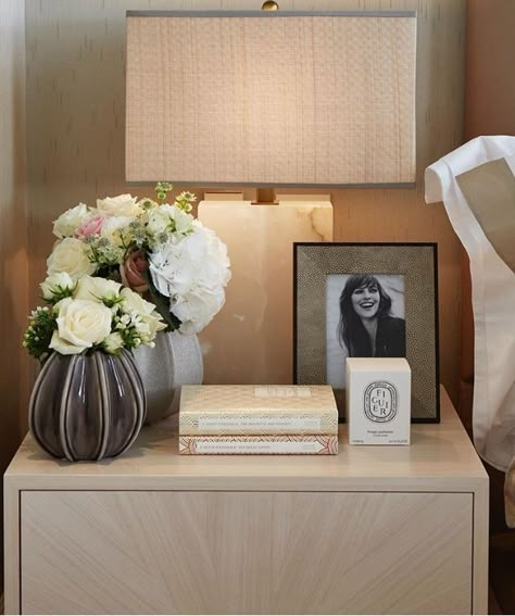 Bedside Table Decor, Nightstand Decor, Decoration Inspiration, Future Apartment, Apartment Inspiration, Home Styling, Architectural Digest, Luxurious Bedrooms, My Bedroom