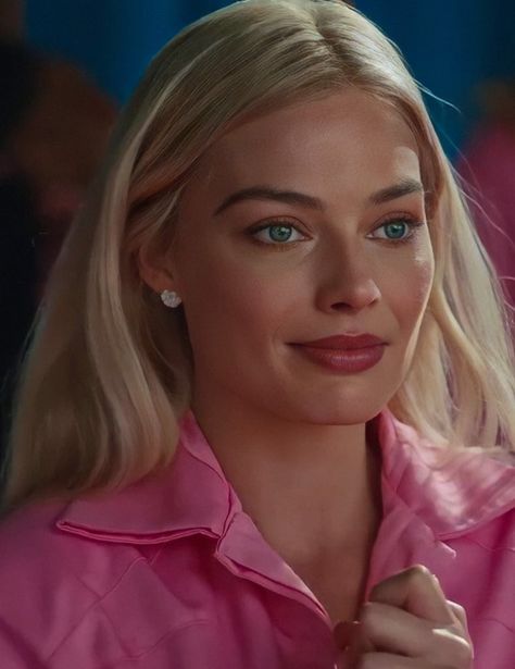 Margo ♡ on Twitter: "Margot Robbie is the most beautiful #Barbie 💝 https://t.co/RAQ2JoU3F4" / Twitter Margot Robbie Eye Makeup, Margot Robbie Makeup, Margrot Robbie, Margot Robbie Hair, Margot Robbie Movies, Margot Robbie Photos, Movie Makeup, Barbie Makeup, Barbie Hair