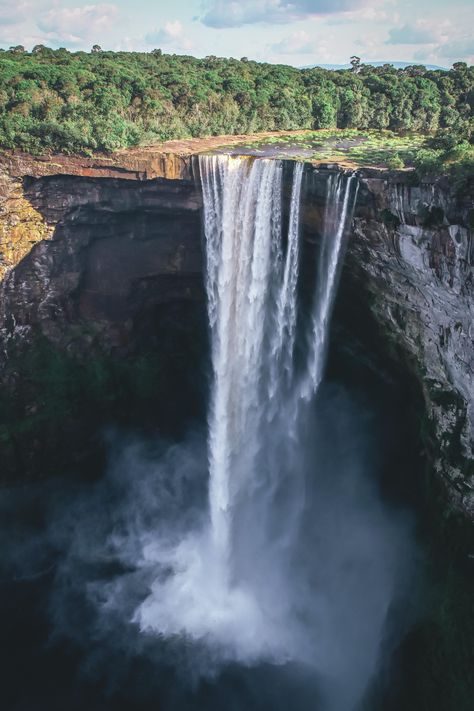 One of the largest and least accessible waterfalls in the world, Kaieteur Falls in Guyana [OC] [4000 x 6000] Instagram: @oisinmedia Kaieteur Falls, American Travel, Amazon Rainforest, South America Travel, Beautiful Waterfalls, Incredible Places, Photography Travel, Nature Beautiful, Beautiful Scenery