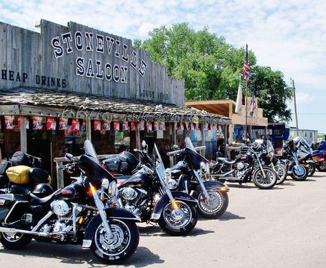 7 Great American Bars in the Middle of Frickin' Nowhere Biker Bar Aesthetic, Bar Americano, Old West Saloon, Biker Bar, Country Bar, American Bar, Rockabilly Art, Sturgis Motorcycle Rally, Clapboard Siding