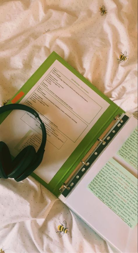 Science Green Aesthetic, Green Student Aesthetic, Green Aesthetic Headphones, Green College Aesthetic, School Green Aesthetic, Green Headphones Aesthetic, Study Aesthetic Green, Green School Aesthetic, Green Study Aesthetic