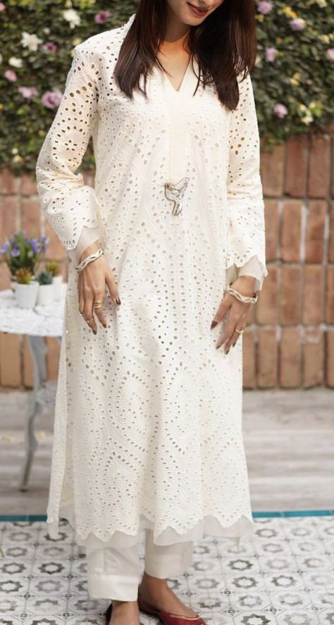 White Chicken Kari Dress, White Chicken Kari Suit, White Chicken Dress Design Pakistani, Off White Chicken Suit, Chicken Kari Designs, Schiffli Kurta Designs, Chikan Kurta Designs Women, White Chicken Kari Kurta Design, Chicken Clothes Kurti