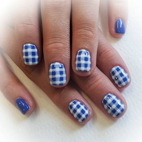 Summer Gingham Picnic Print Nail Art Gingham Nail Designs, New England Nails, Blue Gingham Nails, Red Gingham Nails, Gingham Nail Art, Dorothy Nails, Blue Plaid Nails, Wacky Nails, Gingham Nails