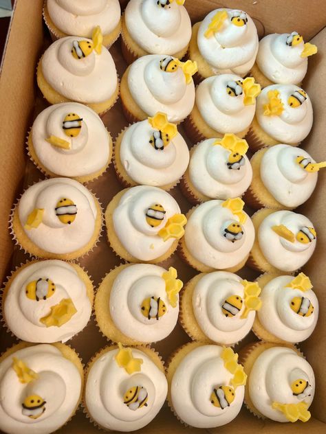 Bumble Bee Sheet Cake, First Bee Day Dessert Table, Honey Bee Cupcakes Ideas, Sweet As Honey Baby Shower Ideas, Bee Dessert Ideas, Yellow Themed Baby Shower Ideas, Bee Themed Desserts, Mother To Bee Baby Shower Ideas, Bee Themed Baby Shower Ideas Food