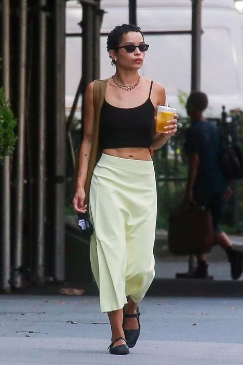 Zoe Kravitz Style, Zoe Isabella Kravitz, Zoë Kravitz, Mary Jane Ballet Flats, Zoe Kravitz, Fashion People, Mode Inspo, Looks Style, Mode Inspiration