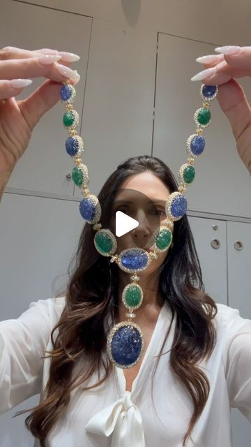 TRACEY ELLISON on Instagram: "HOW WOULD YOU WEAR IT??? @veschetti_ofc carved emerald and sapphire parure, with a detachable drop pendant. Removing it was super easy, leaving an elegant necklace that adds versatility to your jewelry collection. Love it!!! 👏🏻 Contact @veschetti_ofc directly for enquiries on this beautiful set. 💚💚💎💎💙💙" Detachable Pendant Necklace, Sapphire Parure, Carved Emerald, Detachable Pendant, Jewelry Wishlist, Elegant Necklace, Elegant Necklaces, Drop Pendant, Super Easy