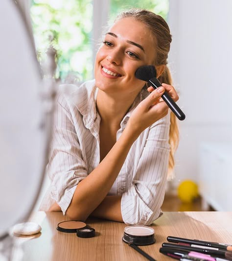 The Best Lighting For Makeup Application Best Lighting For Makeup, Woman Applying Makeup, Youthful Makeup, Lighting Makeup, French Makeup, Neutral Lip Color, Makeup Classes, Mirror Photography, Summer Cocktail Party