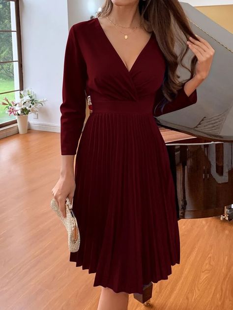 Maroon Outfits For Women, Maroon Dress Outfit Formal, Burgundy Dress Outfit Casual, Dress Merah Maroon, Christmas Dress Women Classy, Maroon Dress Outfit, Maroon Long Dress, Burgundy Dress Outfit, Wine Dresses