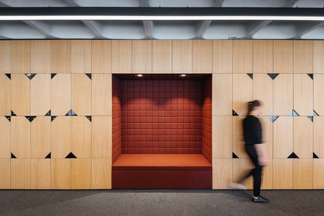 Locker Designs, Office Lockers, Commercial And Office Architecture, Office Tour, Garage Storage Solutions, School Interior, Design Blogs, Bureau Design, Open Office