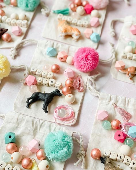 Puppy Party Gift Bags, Crafts For Girls Birthday Party, Kids Craft Party Ideas, Cricut Party Ideas, Crafty Party Ideas, Birthday Party Crafts For Kids, Kids Party Favor Ideas, Kids Birthday Activities, Party Bag Ideas For Kids