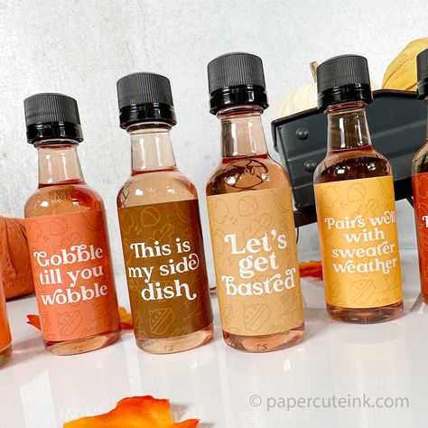 Looking for fun Friendsgiving party ideas? Our mini bottle favors are great as Friendsgiving gifts and double as holiday table decor. Thanksgiving party favors are sure to be a hit with your family and friends. Fill each mini liquor bottle with 1.6 oz with your favorite wine or liquor. There are six different fall colors each with a fun autumn pattern. Six designs that read: This is my side dish, better than a pumpkin spice latte, gobble till you wobble, pairs well with sweater weather, thankful Thanksgiving Party Gifts, Friends Giving Gifts, Thanksgiving Guest Gifts Party Favors, Friendsgiving Goodie Bag Ideas, Thanksgiving Gifts For Employees, Friendsgiving Party Themes, Friendsgiving Favor Ideas, Friendsgiving Gift Ideas For Friends, Friendsgiving Ideas For Kids