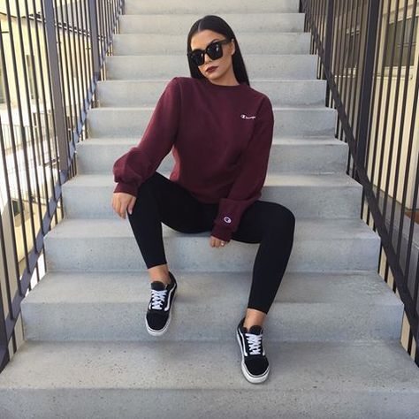 Sophisticardo:ShadesOfKool Burgundy Sweatshirt Outfit, Champion Sweatshirt Outfit, Burgundy Sneakers Outfit, Champion Outfit, Vans Outfit, Black And White Sneakers, Foto Tips, Foto Poses, Sweatshirt Outfit