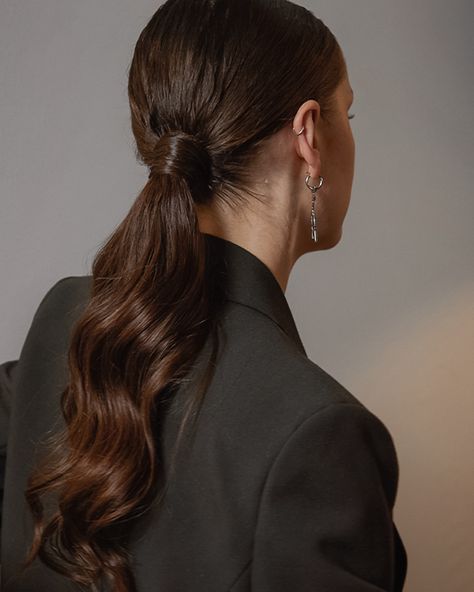 The holiday season is here and it's never too early to start planning out your holiday looks! Our Clip-in Ponytail is is just as suitable styling low as high, and is a perfect party hairstyle. #rapunzelofsweden #clipinponytail #ponytailextensions #ponytailhairstyle #hairextensions Low Pony Tailed Hairstyle, Christmas Hairdo, Rapunzel Of Sweden, Party Hairstyle, Low Ponytail Hairstyles, Guest Hair, Clip In Ponytail, Christmas Hairstyles, Holiday Hairstyles