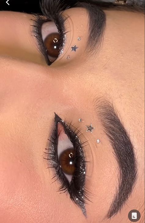 Rave Makeup Ideas Simple, Star Gems On Face, Styles Of Eyeliner, Cas Concert Makeup, Star Gems Makeup, Choir Concert Makeup, Conan Gray Concert Makeup, Star Inner Corner Makeup, Makeup Ideas Concert