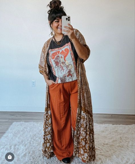 Plus Size Outfits With Kimonos, Boho Fall Fashion 2024, Boho In Your 40s, Plus Size Bohemian Outfits, Boho Chic Plus Size Outfits, Teacher Outfits Fall 2024, Bohemian Outfits Plus Size, Curvy Boho Outfits, Earthy Outfits Plus Size