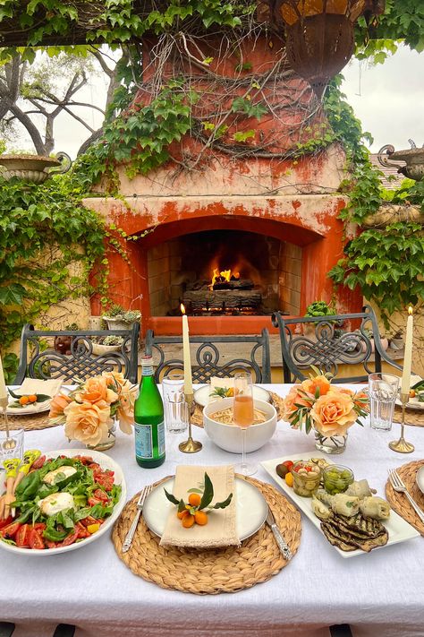 Italian Dinner Party Tablescape Outdoor Dining, Italian Banquet Food, Authentic Italian Dinner Party, Italian Al Fresco Dinner Party, Italian Garden Dinner Party, Tuscan Themed Dinner Party, Italian Garden Party Food, Birthday Dinner Summer, Italian Summer Dinner Party Menu Ideas