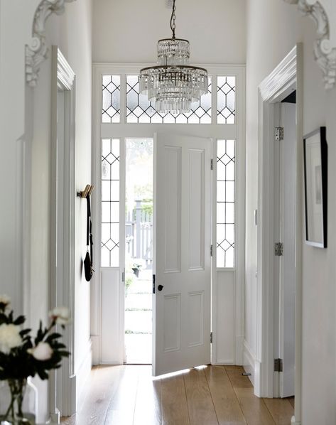 14 front door ideas to elevate your home's kerb appeal Victorian Front Doors, Front Door Ideas, Queenslander House, Front Door Inspiration, British Homes, Front Door Styles, Salon Shabby Chic, Kerb Appeal, Beautiful Front Doors