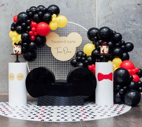 Mickey Mouse Theme Birthday, Bolo Do Mickey Mouse, Mickey Mouse Birthday Theme, Mickey Mouse Birthday Decorations, Mickey Mouse Themed Birthday Party, Mickey Mouse Balloons, Mickey Mouse First Birthday, Mickey Mouse 1st Birthday, Happy Birthday Kids