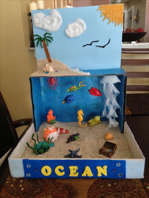 Ocean diorama for school project  Idea for Henry-- 2nd grade project. Remember to use those extra floral gems for the water... Ocean Diorama, Diorama Kids, Ecosystems Projects, Shoe Box Crafts, Habitats Projects, Ocean Projects, Farm Animal Crafts, مشروعات العلوم, Craft Ideas For Kids